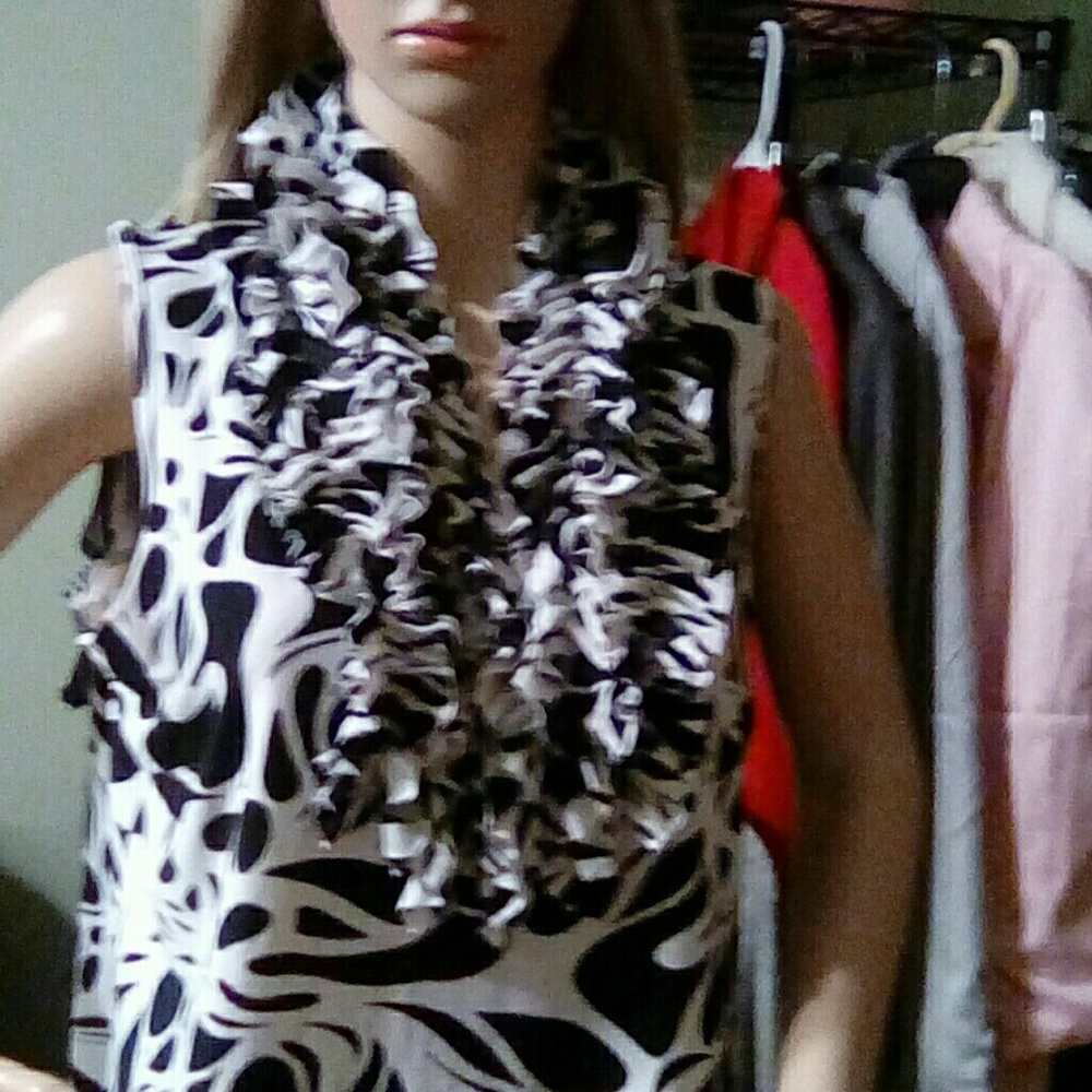 Sleeveless ruffled blouse